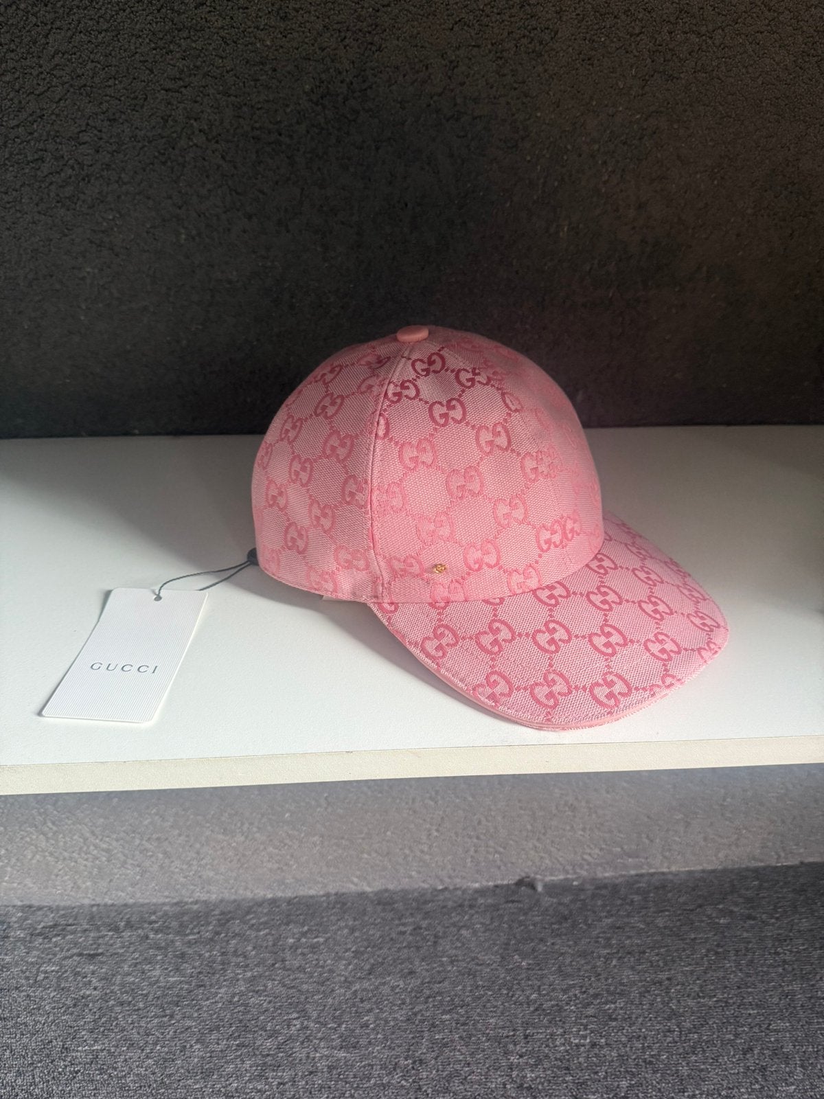 Gucci pet roze, Kleding | Heren, Ophalen of Verzenden, Zo goed als nieuw