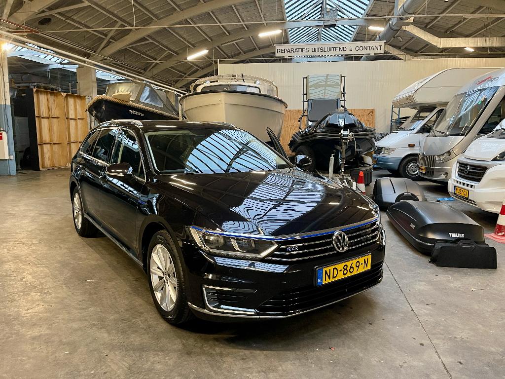 Volkswagen Passat 1.4 TSI Phev 218pk 6-DSG 2016 Zwart, Stof, Zwart, 1600 kg, 93 €/maand