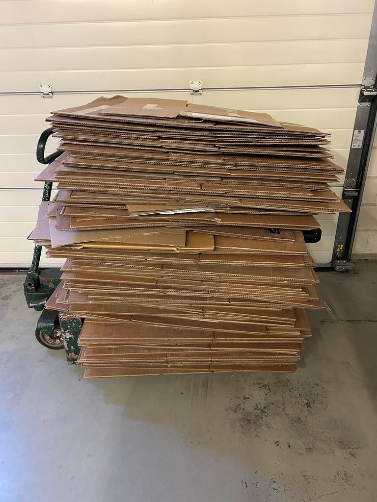 Grote stapel gebruikte dozen (100 stuks), Ophalen, 40 tot 60 cm, 50 tot 75 cm, 35 tot 50 cm
