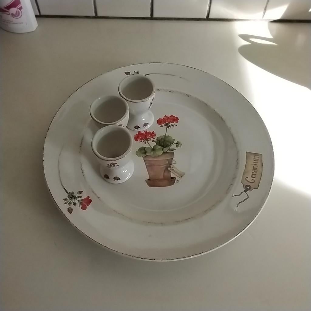 Jet geranium servies, Verzenden, Zo goed als nieuw, Overige stijlen, Kop(pen) en/of Schotel(s)