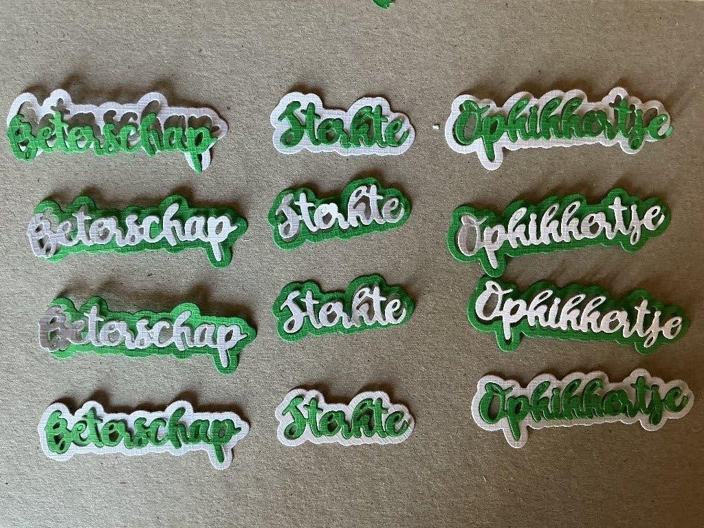 Setje 12 dubbelen tekst Stansjes, Hobby en Vrije tijd, Kaarten | Zelf maken, Ophalen of Verzenden, Nieuw, Overige thema's, Overige typen