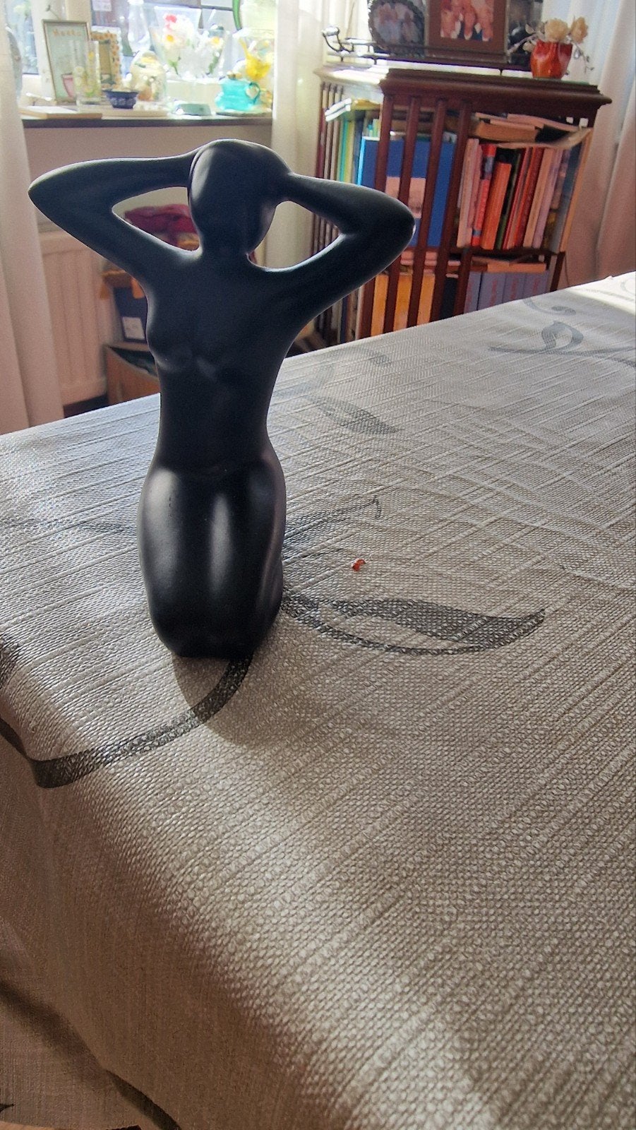 Gestileerde zwarte vrouwenfiguur - Jaren '70 - 11 cm, Minder dan 20 cm, Ophalen of Verzenden, Zwart, Steen of Keramiek