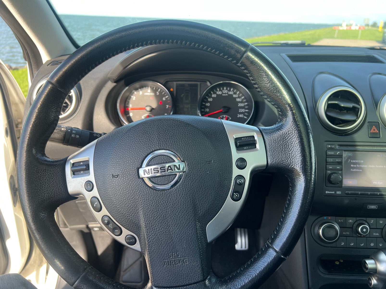 Foto 8 van Nissan Qashqai 1.6 2WD CVT 2013 Wit