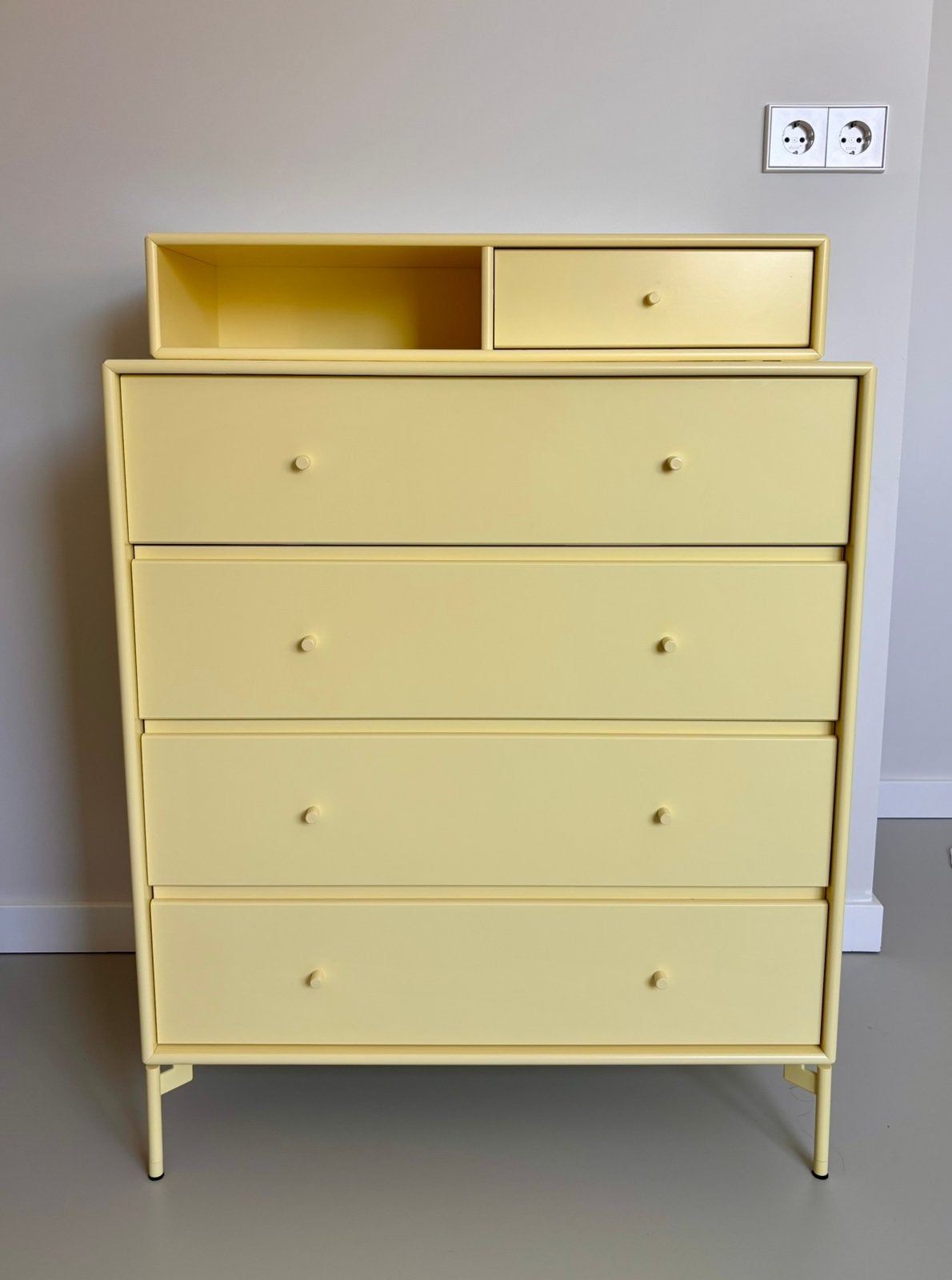 Montana Keep ladekast. Kleur: Camomile. Staat: ongebruikt., Zo goed als nieuw, Minder dan 100 cm, 25 tot 50 cm, 50 tot 100 cm