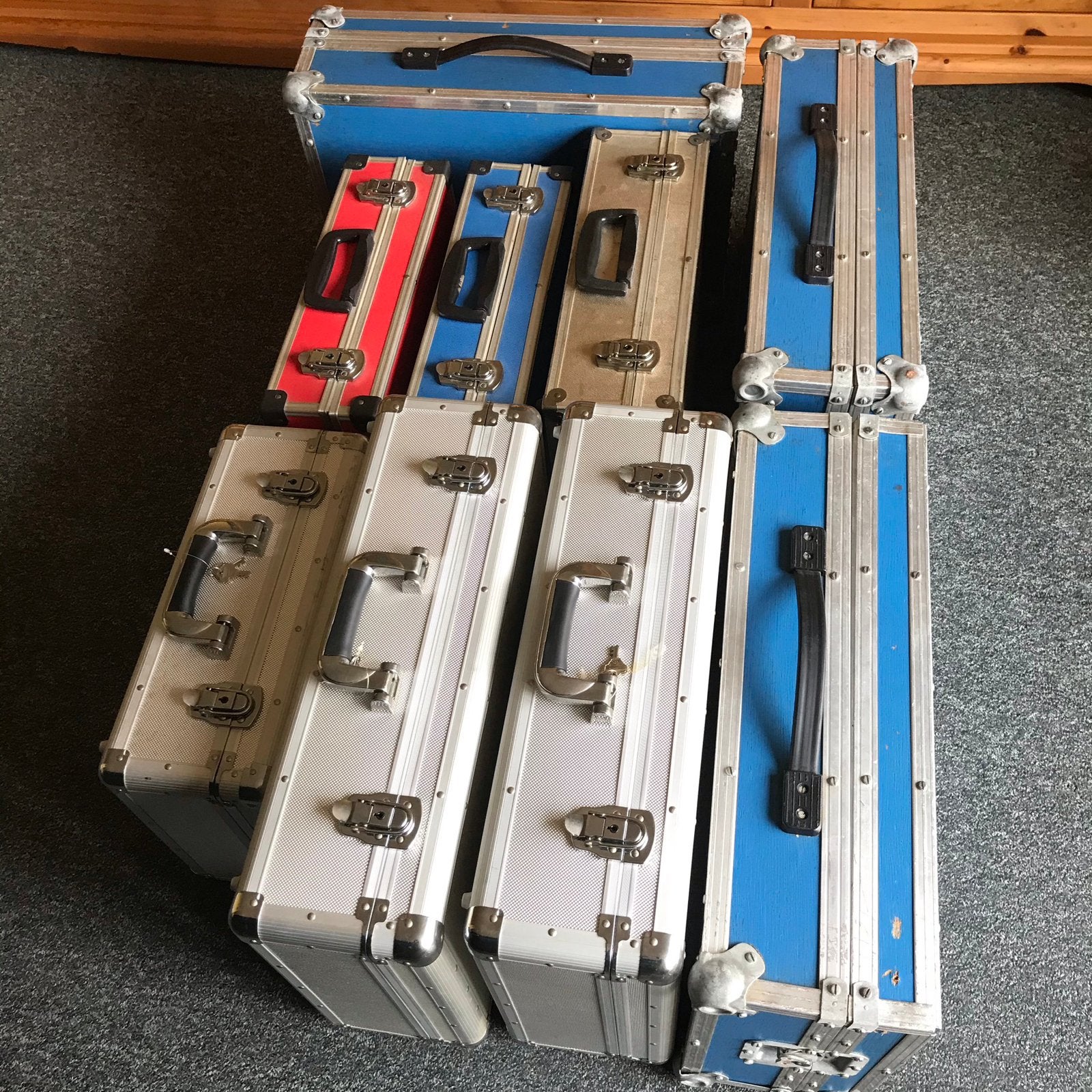 Partij van 8 CD/DVD koffers - Flightcases, Gebruikt, 150 discs of meer, Ophalen of Verzenden, Metaal