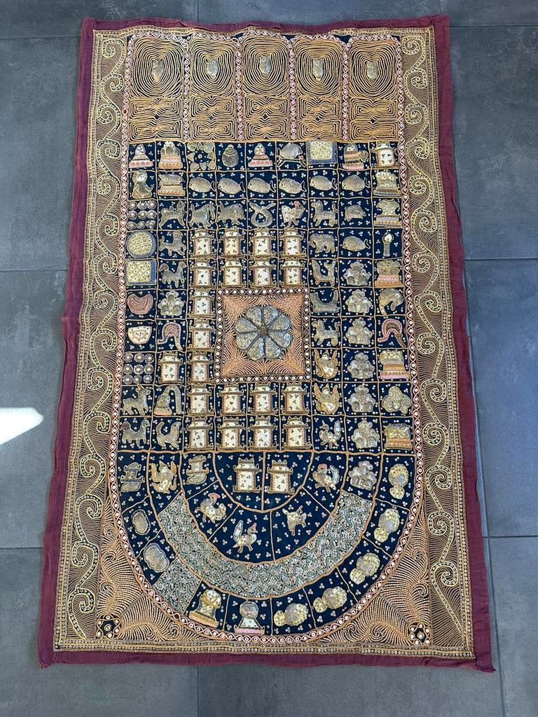 Antiek Birmaans Kalaga hand geborduurd wandkleed/tapijt, Antiek en Kunst, Verzenden
