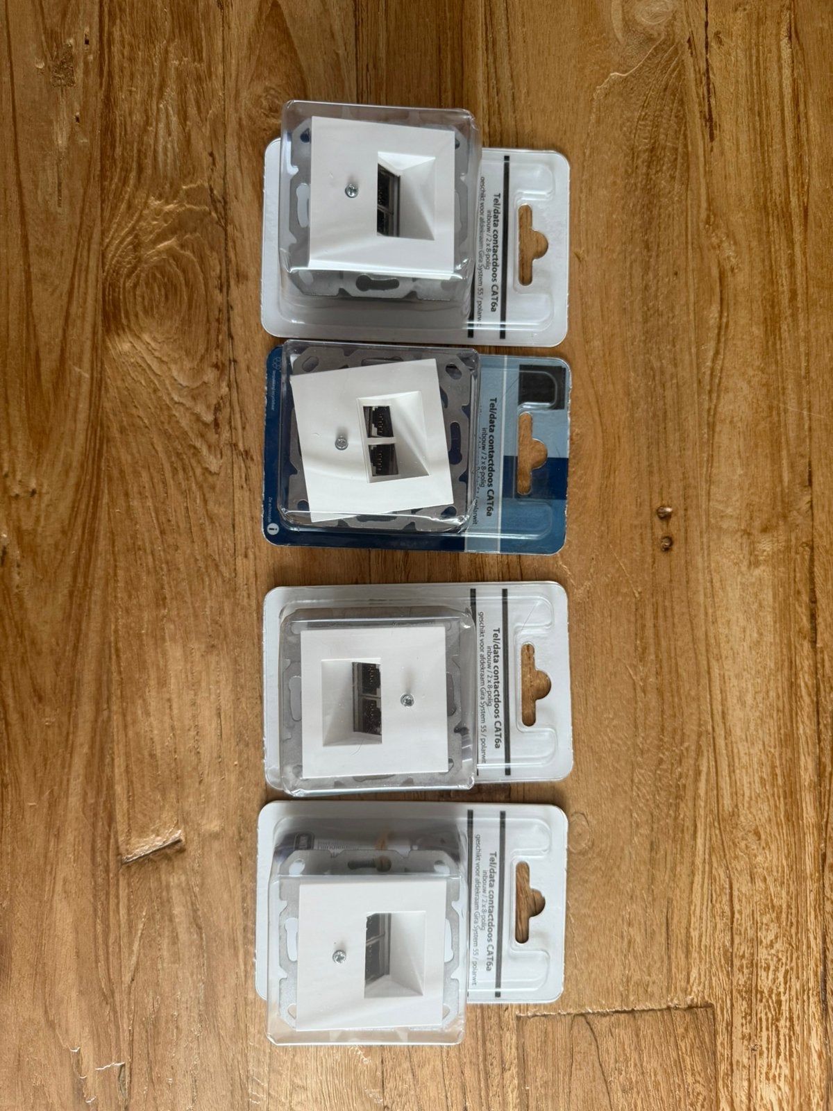 4x D-link dubbele Cat 6a data wandcontactdoos met Gira afdek, Doe-het-zelf en Verbouw, Ophalen of Verzenden, Nieuw, Gira, Installatieautomaat