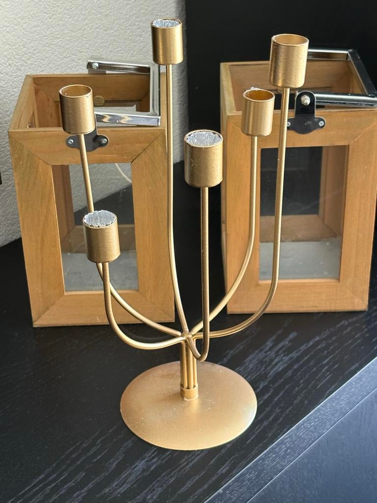 Goudkleurige Kandelaar met 5 Armen incl.2 houten lantaarns, Huis en Inrichting, Woonaccessoires | Kandelaars en Kaarsen, Ophalen