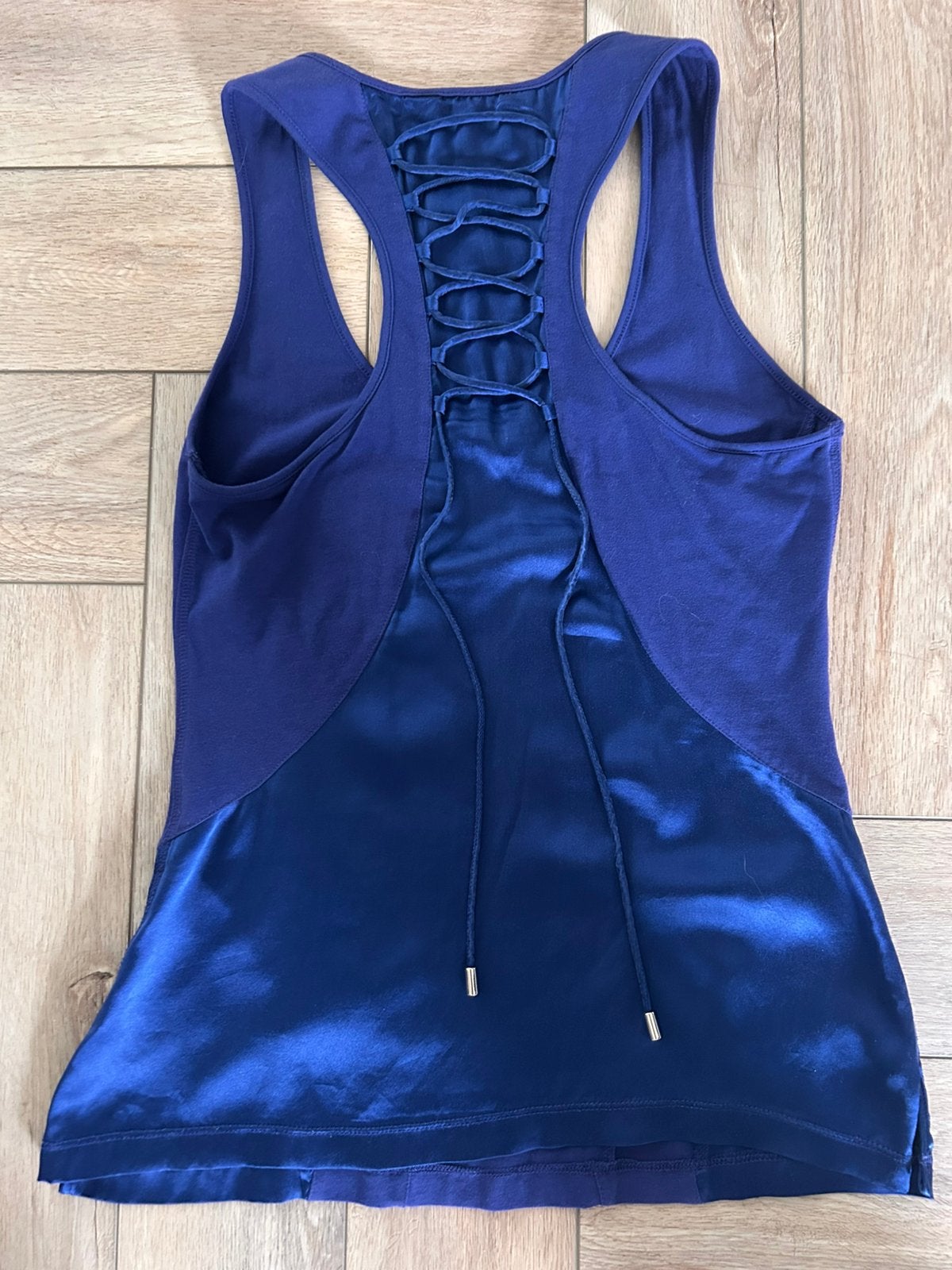 Topje met satijn Karen Millen, Maat 38/40 (M), Blauw, Ophalen of Verzenden, Zo goed als nieuw