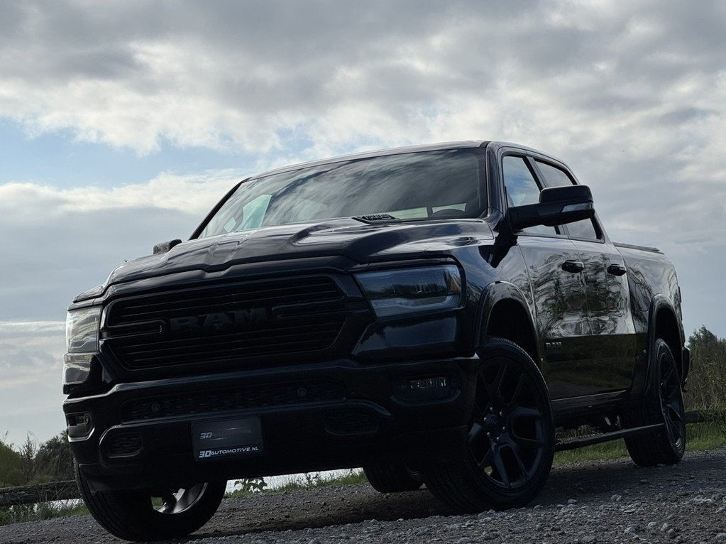 Dodge Ram 1500 LARAMIE NIGHT 5.7L V8, LAGE BIJTELLING, PANO,, Auto's, Automaat, Gebruikt, 5654 cc, Leder