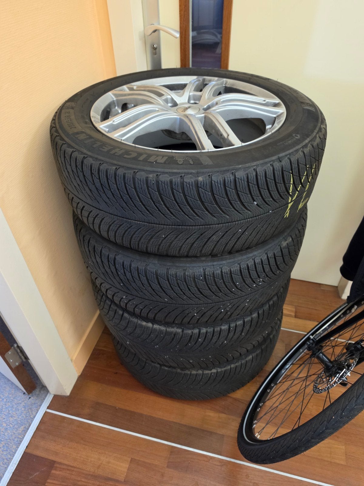 Winterwielen Volvo XC40, Auto-onderdelen, Banden en Velgen, Ophalen, 18 inch, Gebruikt, Banden en Velgen