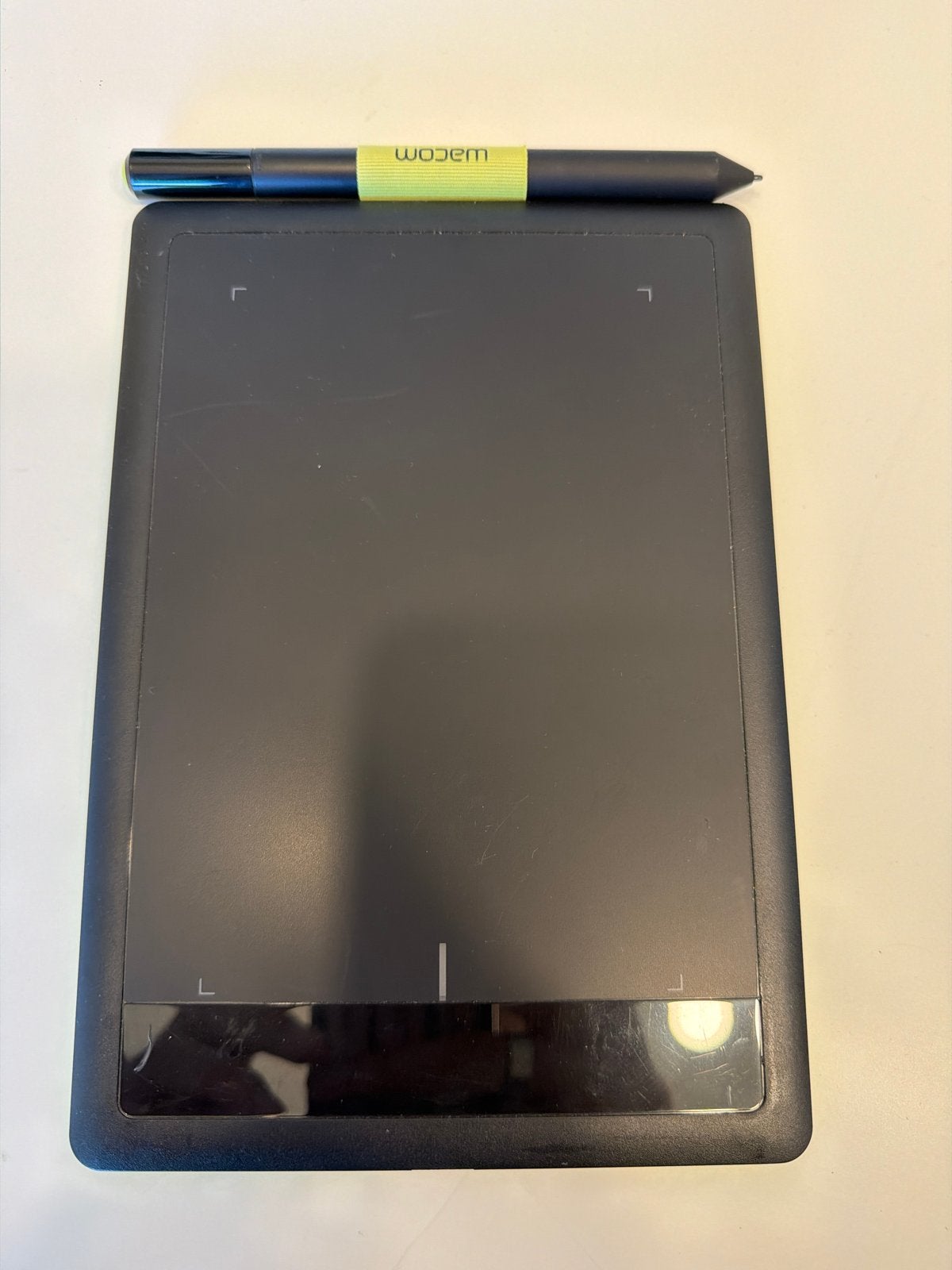 Wacom One by Wacom CTL-471 tekentablet met pen, Computers en Software, Ophalen, Gebruikt, Bedraad