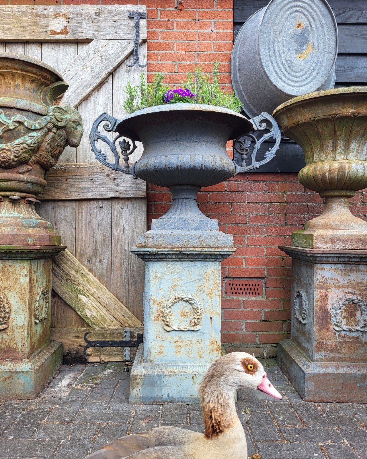 Gietijzeren tuinvazen tuinvaas bloempot bloembak op sokkel, Tuin en Terras, Tuinvazen, Ophalen of Verzenden, Nieuw