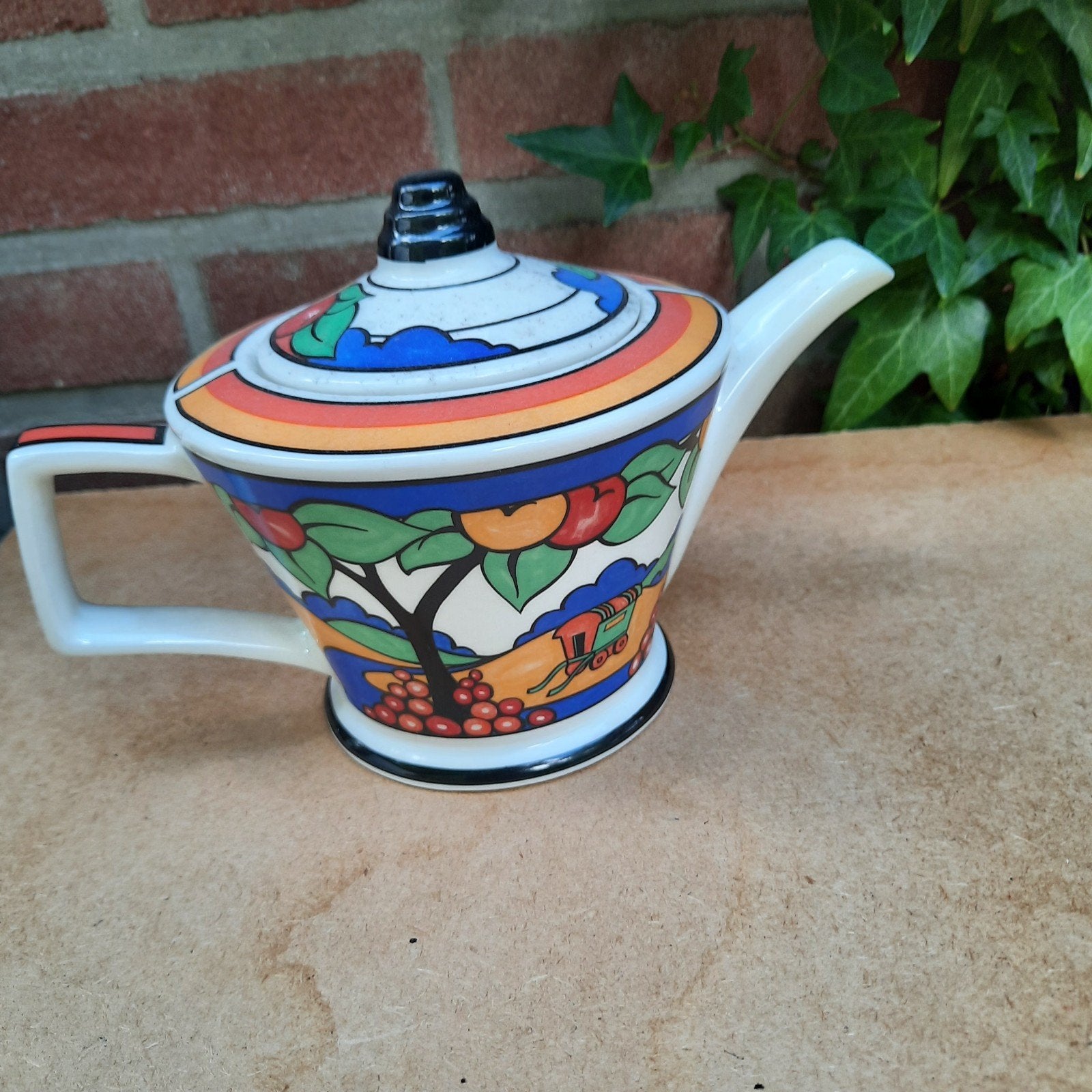 Theepotje, made in England, "Art nouveaulook", Ophalen of Verzenden, Porselein, Overige stijlen