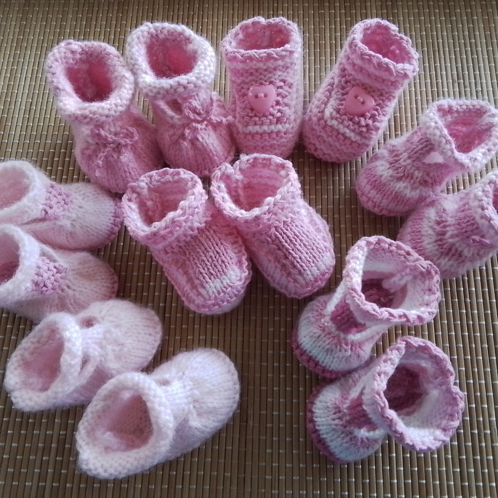 Poppenkleertjes     Handgebreide  POPPENSLOFJES  voetje 6 cm, Kinderen en Baby's, Ophalen of Verzenden, Nieuw, Babypop