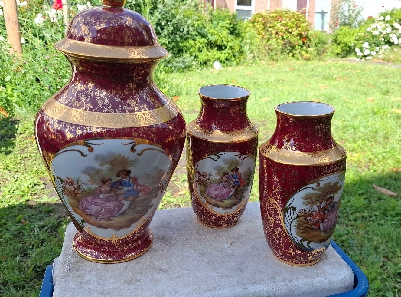 Porcelain d'Art Limoges 3-delige siergarnituur, Ophalen