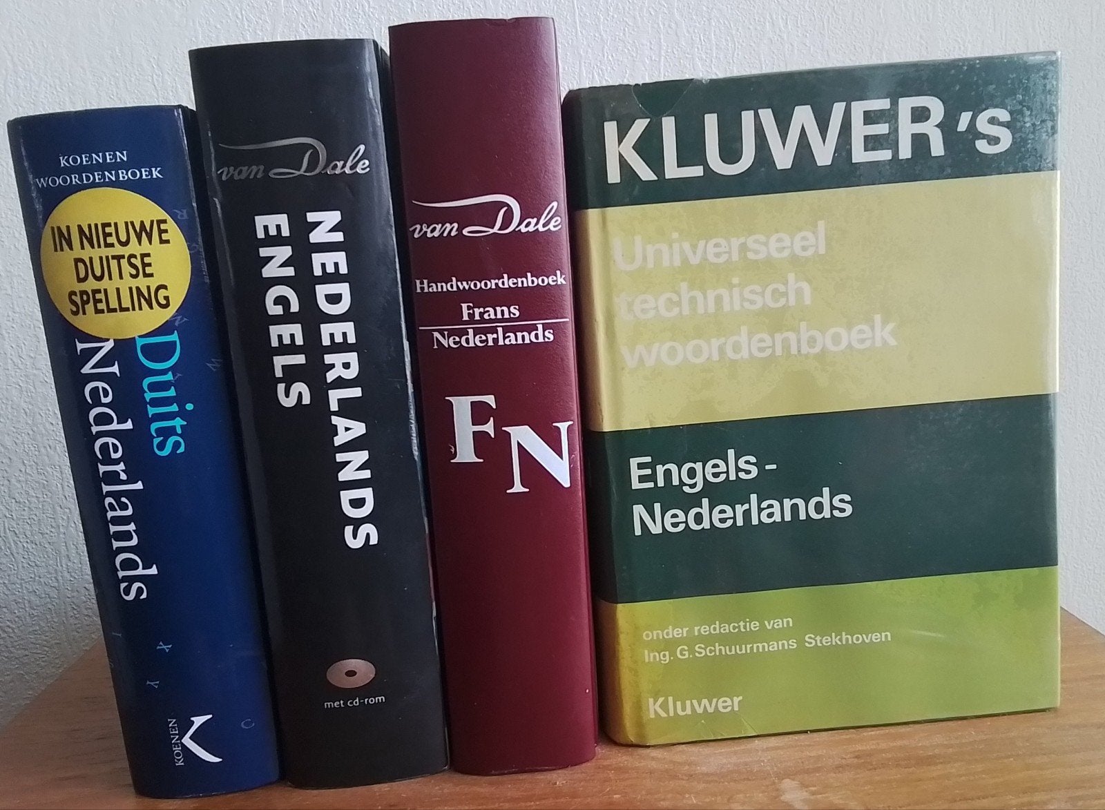 Diverse woordenboeken: Nederlands, Duits, Engels, Frans, Ophalen, Gelezen, Koenen of Wolters, Nederlands