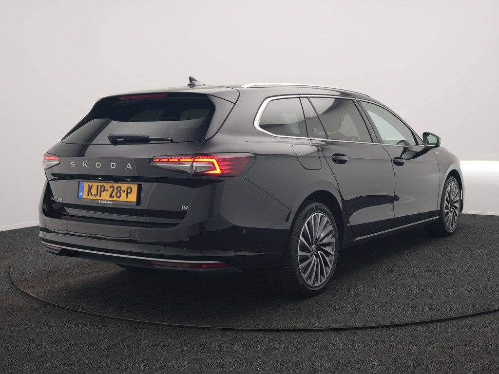 Skoda Superb Combi 1.5 TSI Laurin & Klement PHEV 204pk Deale, Auto's, Skoda, Adaptive Cruise Control, Zwart, 4 cilinders, Zwart