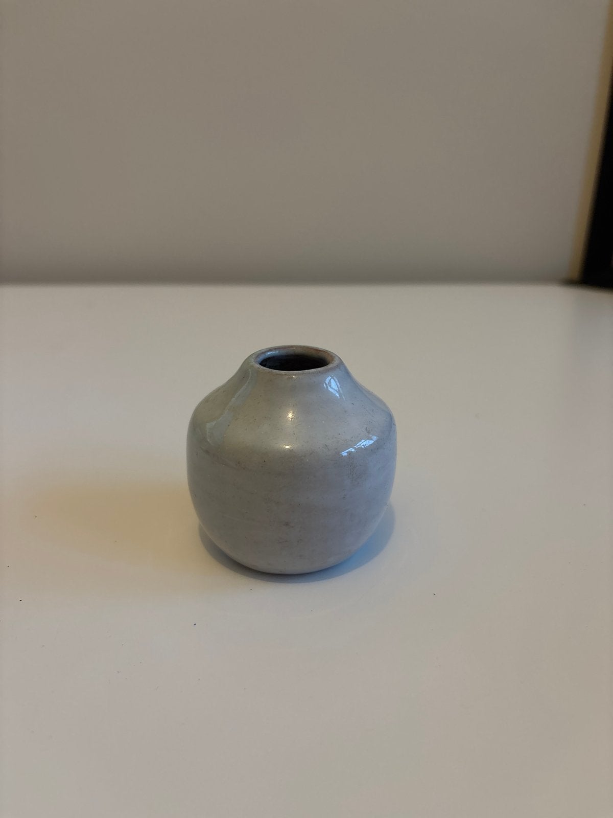 Kleine vintage Mobach vaasje, grijs/wit geglazuurd, Ophalen of Verzenden