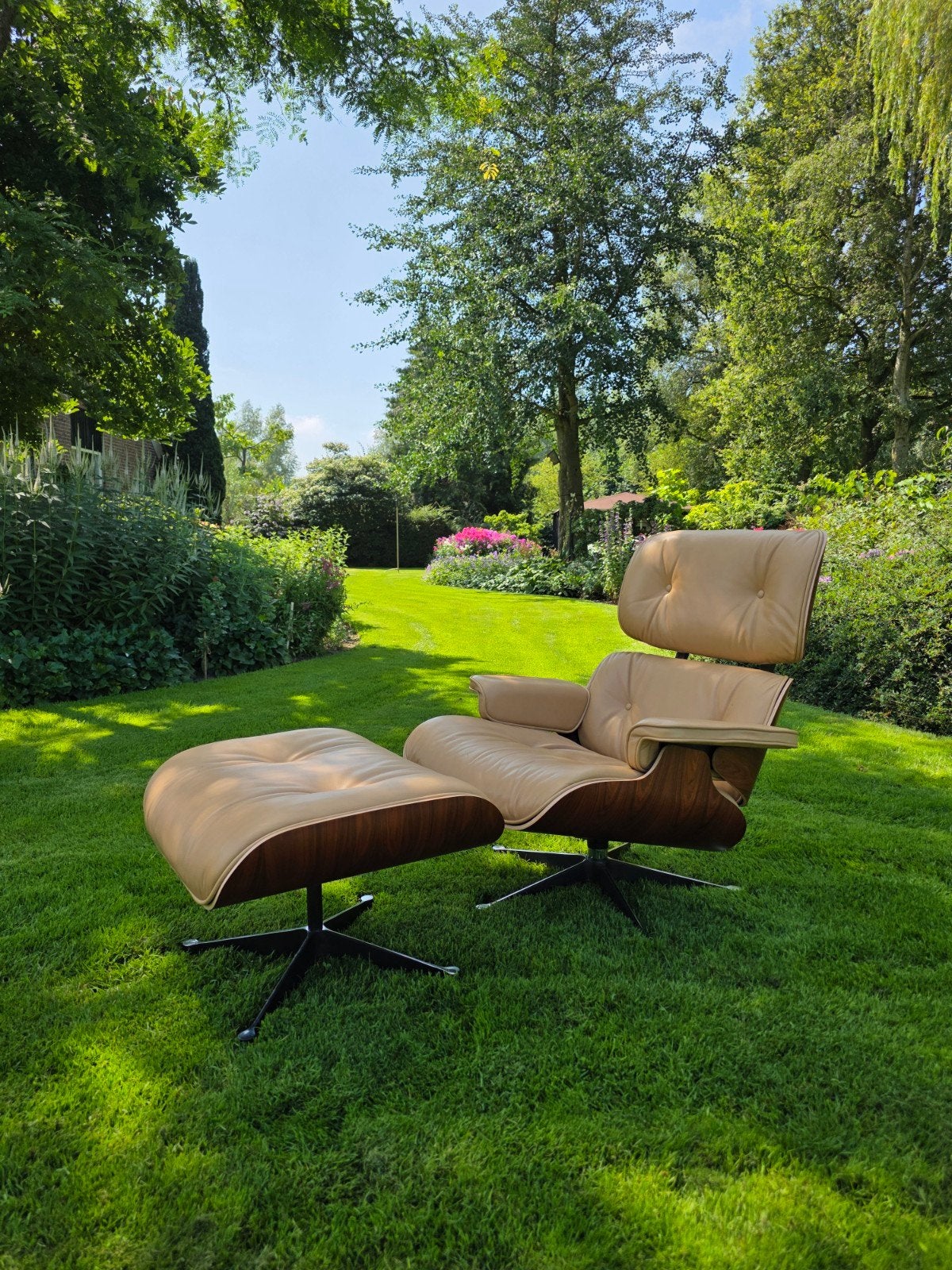 Vitra Eames lounge chair XL palissander showmodel, Ophalen of Verzenden, Leer