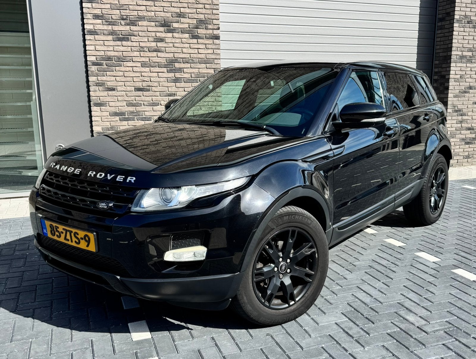 Land Rover Range Rover Evoque 2.2 AUT  Zwart Export price, Automaat, 15 km/l, 1800 kg, 4 cilinders