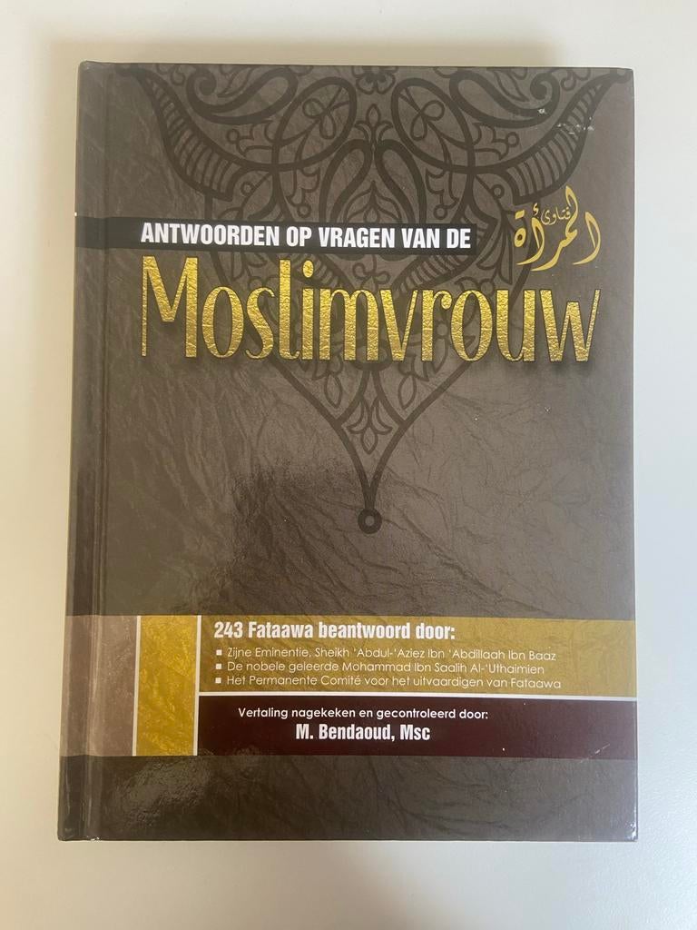 Antwoorden op vragen van de Moslimvrouw - Islamitisch boek, Ophalen of Verzenden, Zo goed als nieuw, Islam
