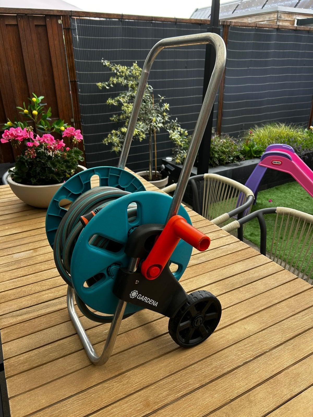 Gardena slangenwagen, Ophalen