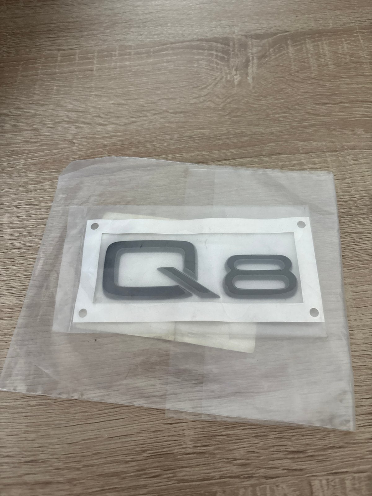 Nieuw Audi Q8 Embleem - Origineel, Ophalen of Verzenden, Nieuw, Audi