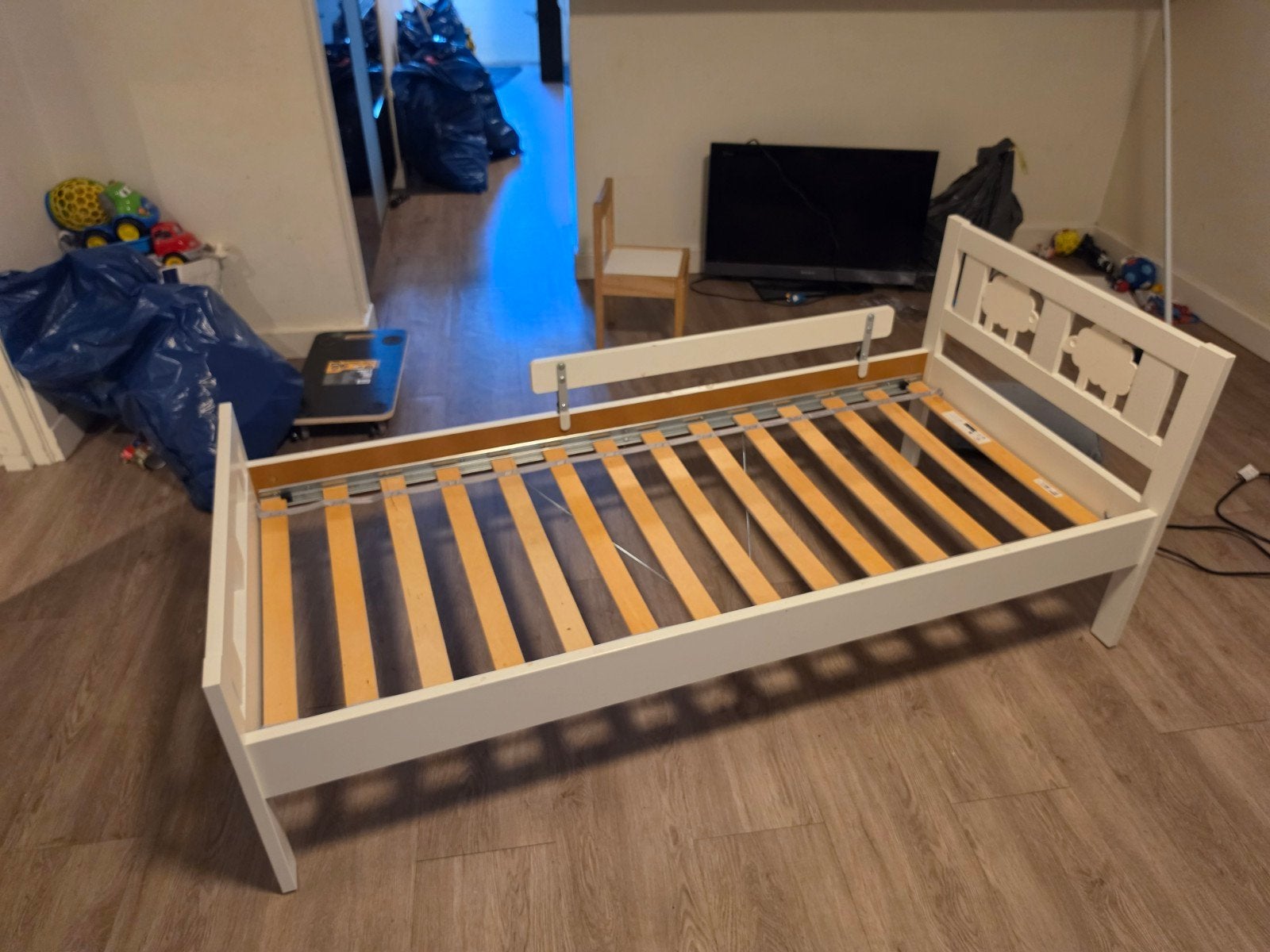 Mooi kinderbed 140x70 met lattenbodem, gratis af te halen, Ophalen of Verzenden