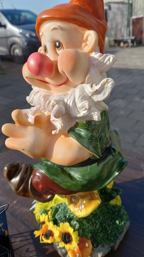 Leuke tuinkabouter met tuingereedschap, Tuin en Terras, Tuinbeelden, Ophalen of Verzenden, Gebruikt, Kunststof, Tuinkabouter