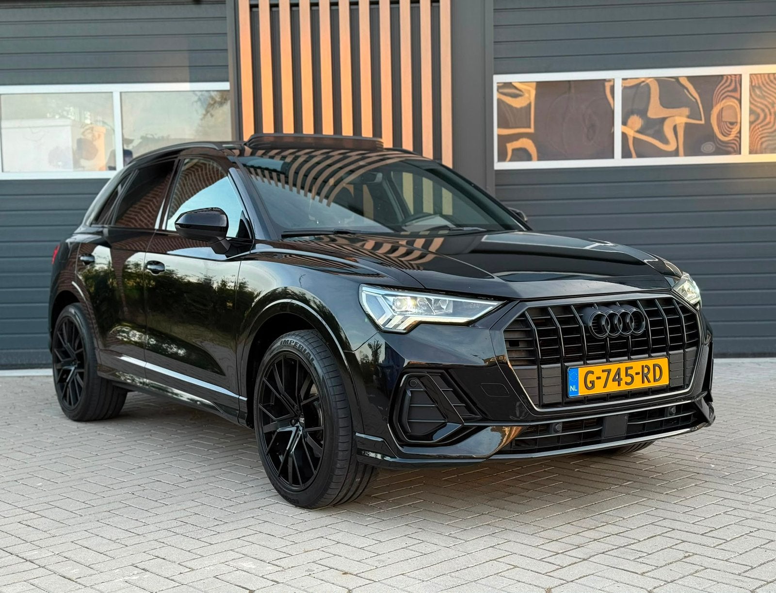 Audi Q3 35 TFSI 1.5 / S-LINE / PANO / DSG / TREKHAAK / VOL !, Auto's, Audi, 4 cilinders, Zwart, Bedrijf, 1470 kg
