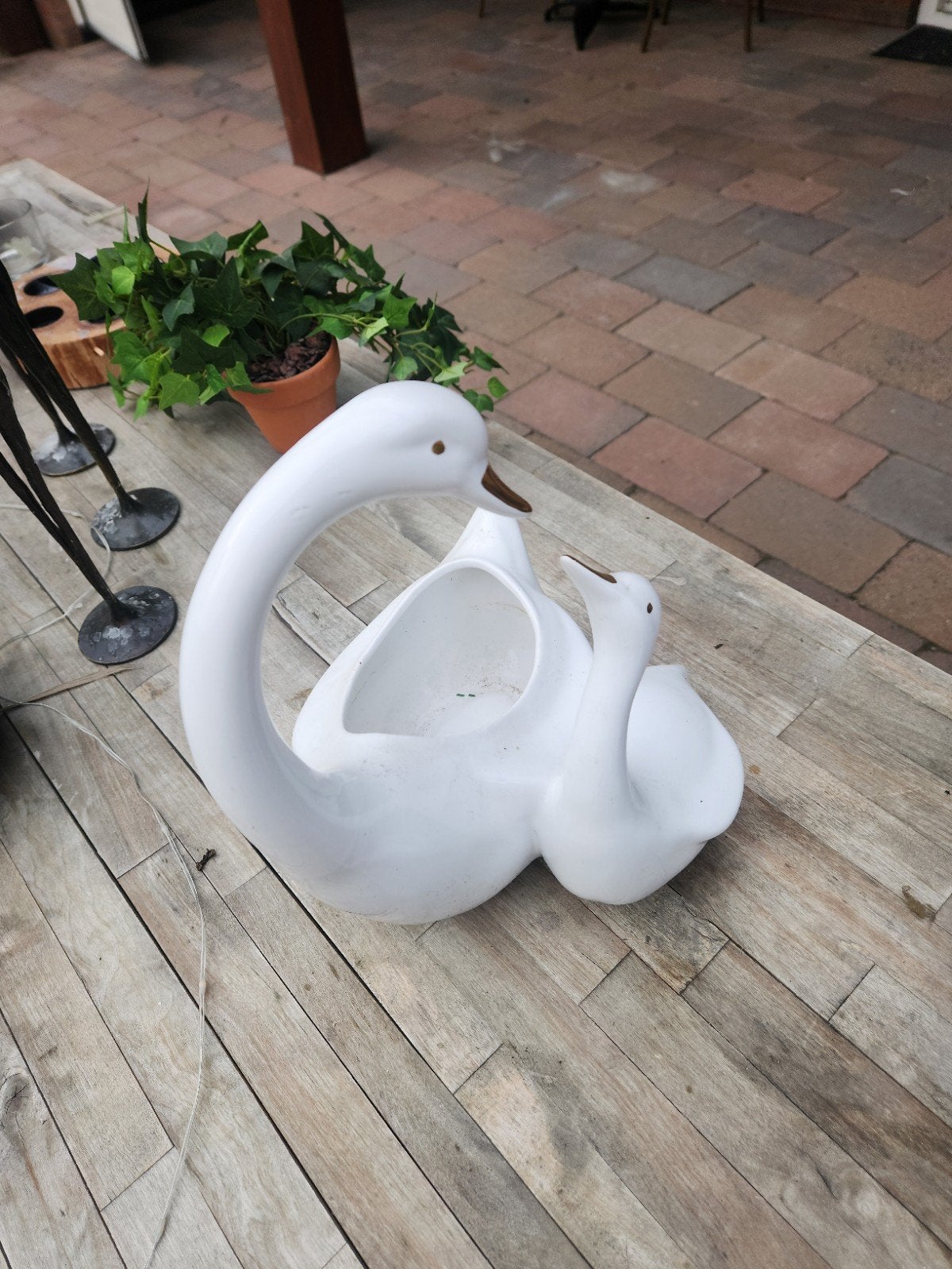 Decoratieve zwaan plantenbak 29 cm hoog, Wit, Ophalen of Verzenden, Steen/keramiek, Gebruikt