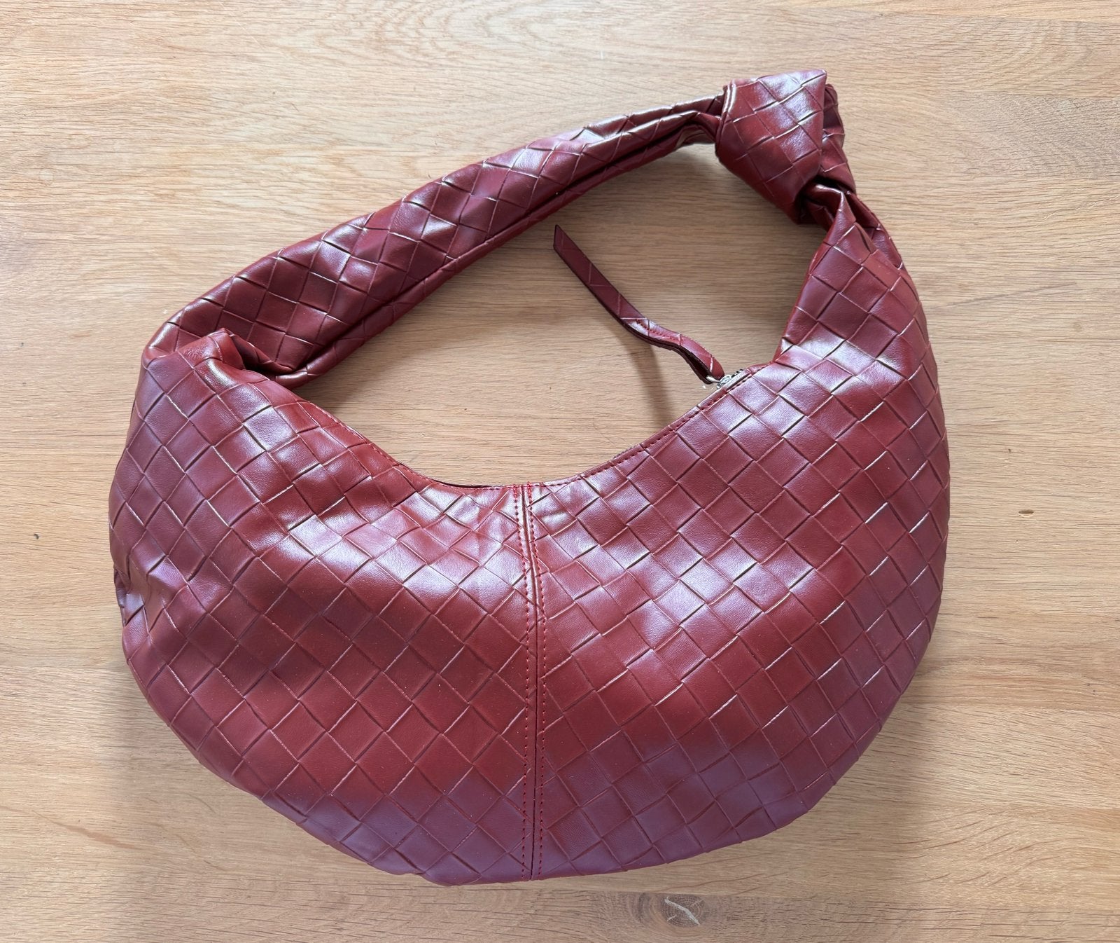Bordeauxrode geweven schoudertas / hobo bag, Ophalen of Verzenden, Nieuw