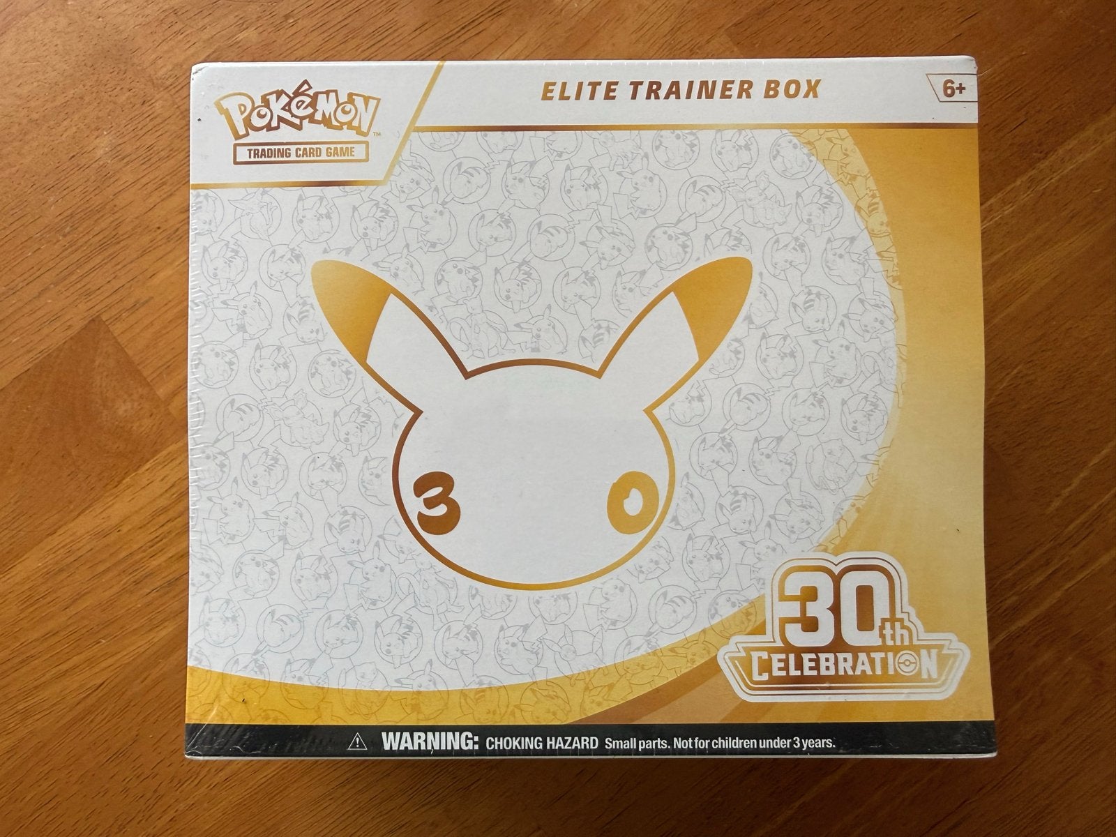 Pokémon TCG: 30th Celebration Elite Trainer Box, Ophalen of Verzenden, Nieuw, Boosterbox