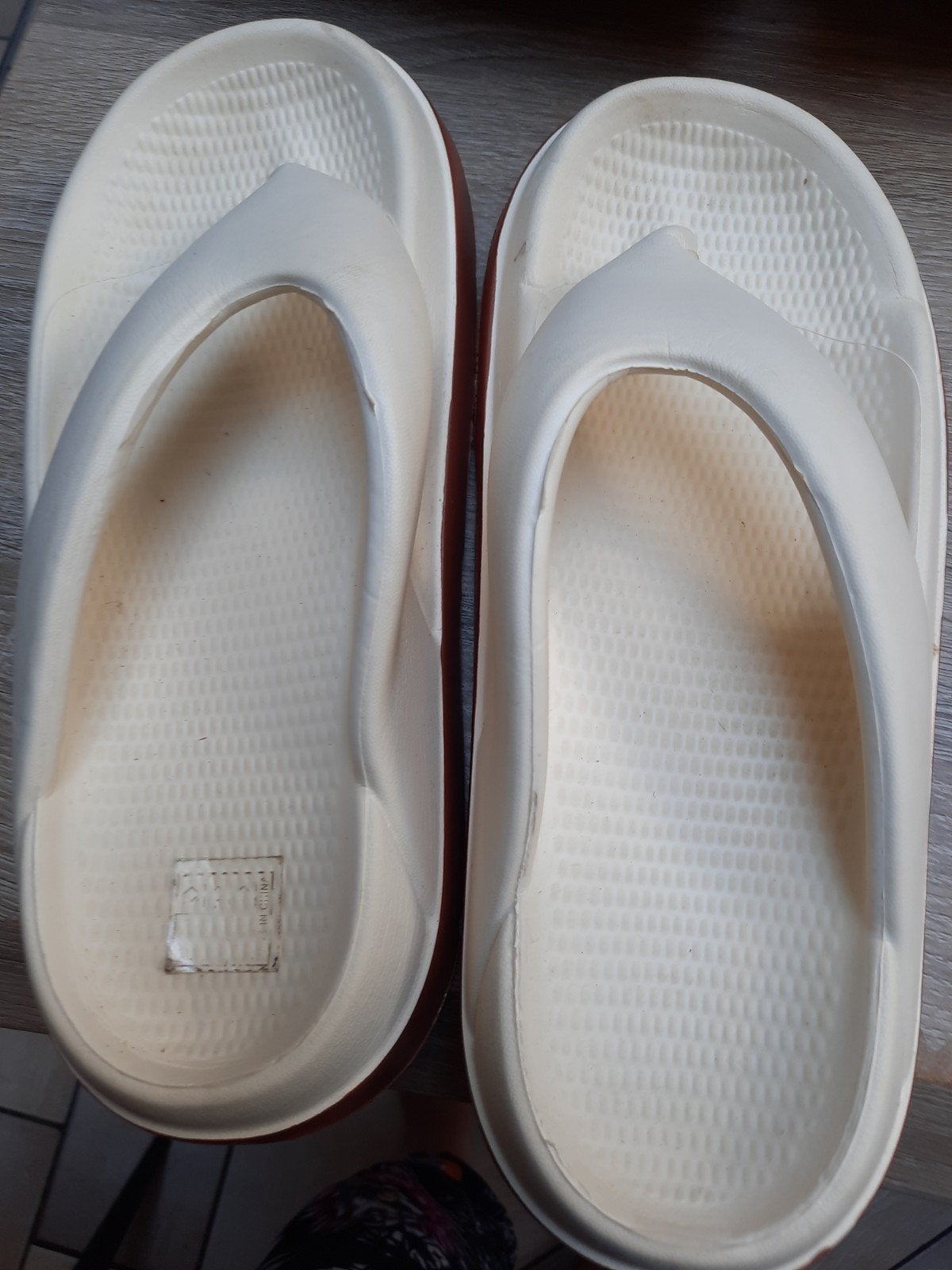Comfortabele witte slippers - Zo goed als nieuw, Ophalen, Zo goed als nieuw, Wit, Slippers