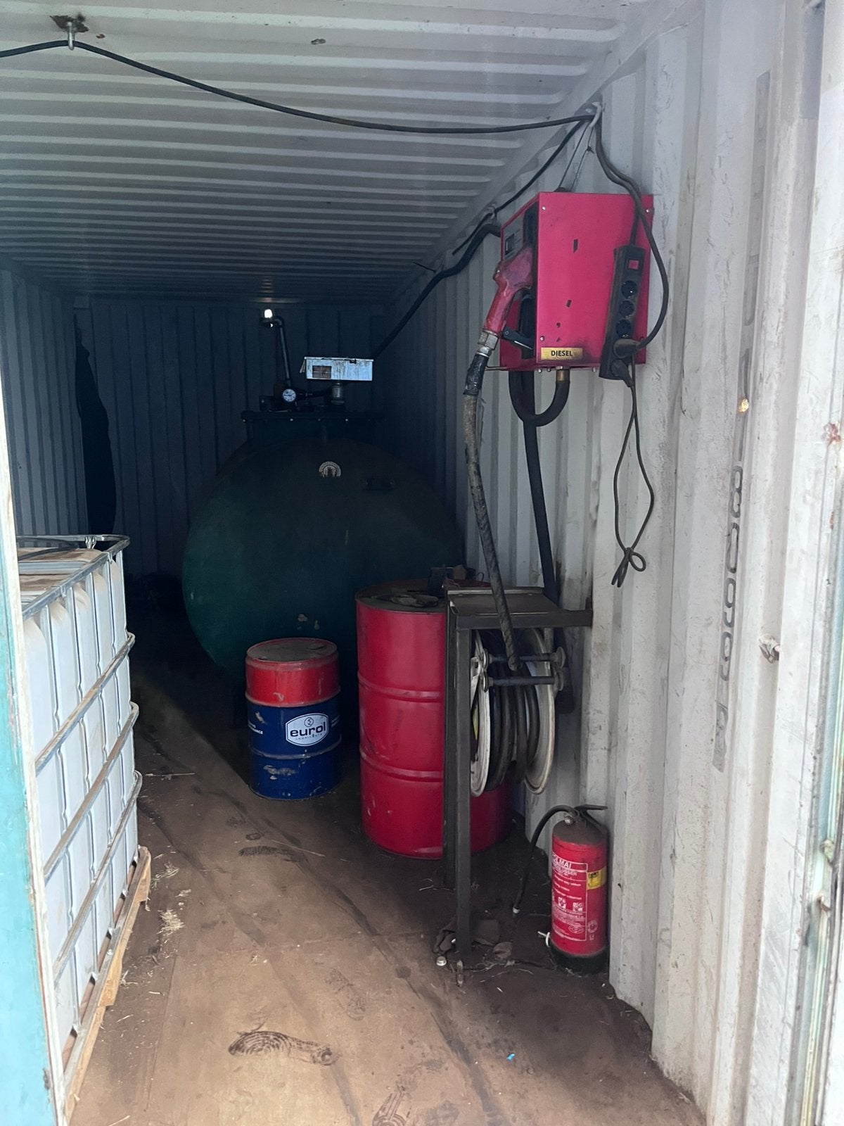 Diesel tank + container, Ophalen