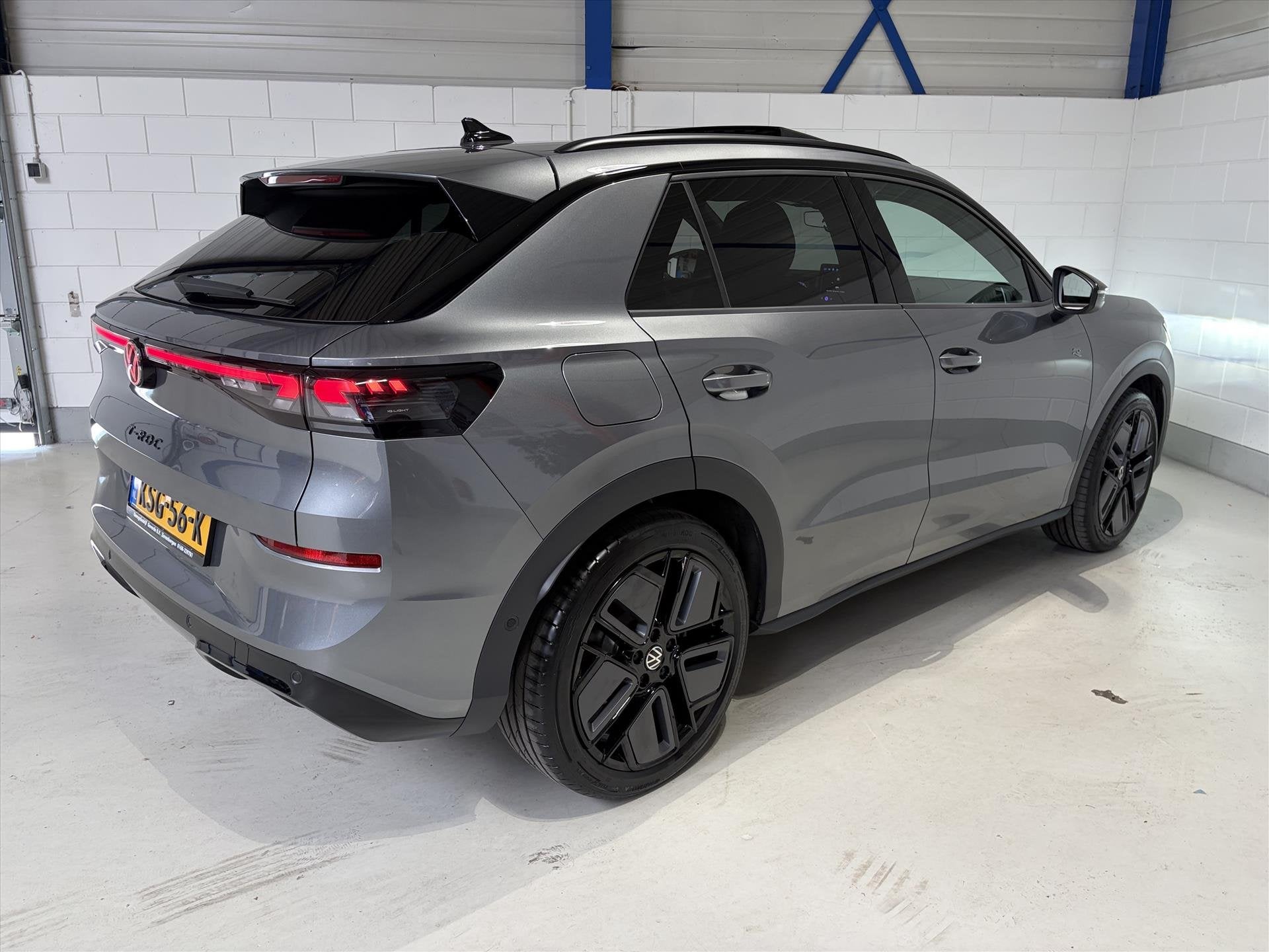 Volkswagen T-Roc 1.5 eTSI 150pk DSG7 R-Line First Edition. P, Auto's, Volkswagen, 1374 kg, 730 kg, 4 cilinders, 150 pk