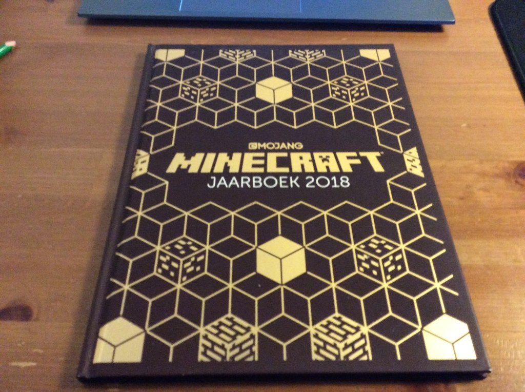 Mojang Minecraft jaarboek 2018. hardcover, Boeken, Hobby en Vrije tijd, Gelezen, Overige onderwerpen, Mojang, Ophalen of Verzenden
