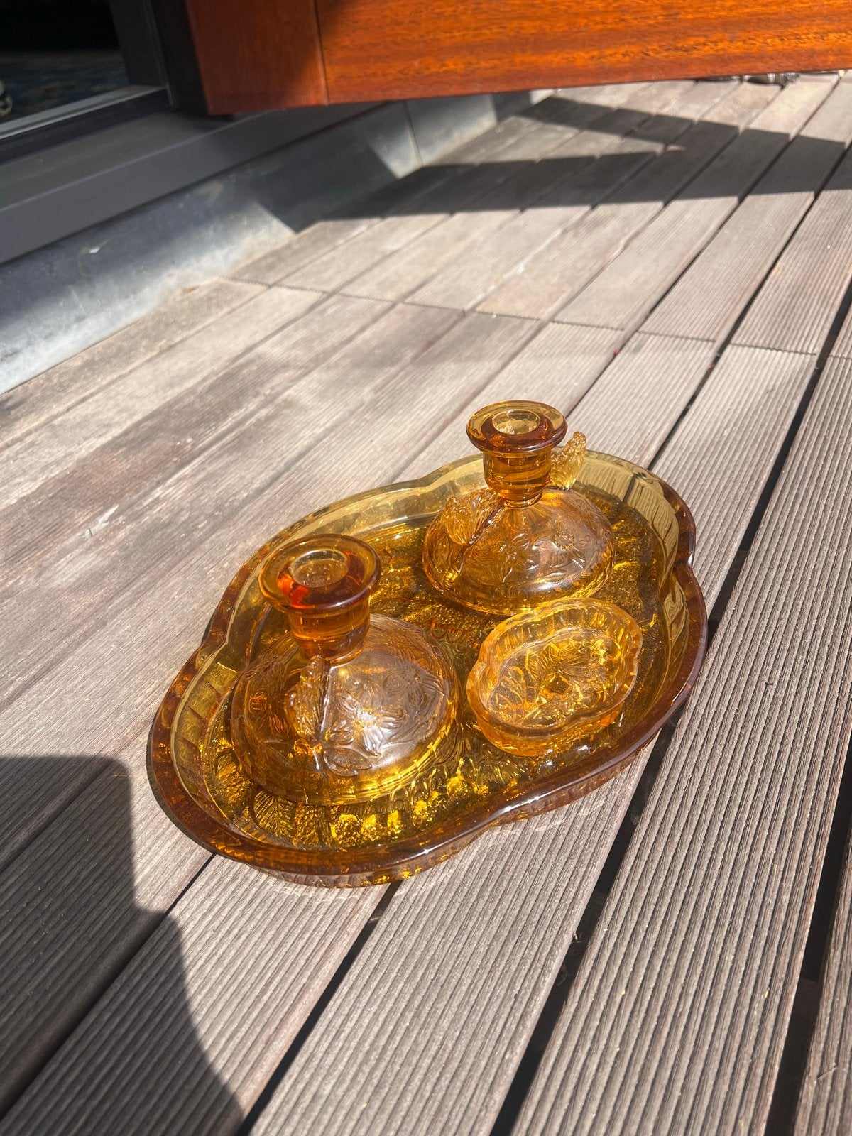 Vintage amberkleurige glazen set met dienblad, Antiek en Kunst, Antiek | Glas en Kristal, Ophalen of Verzenden