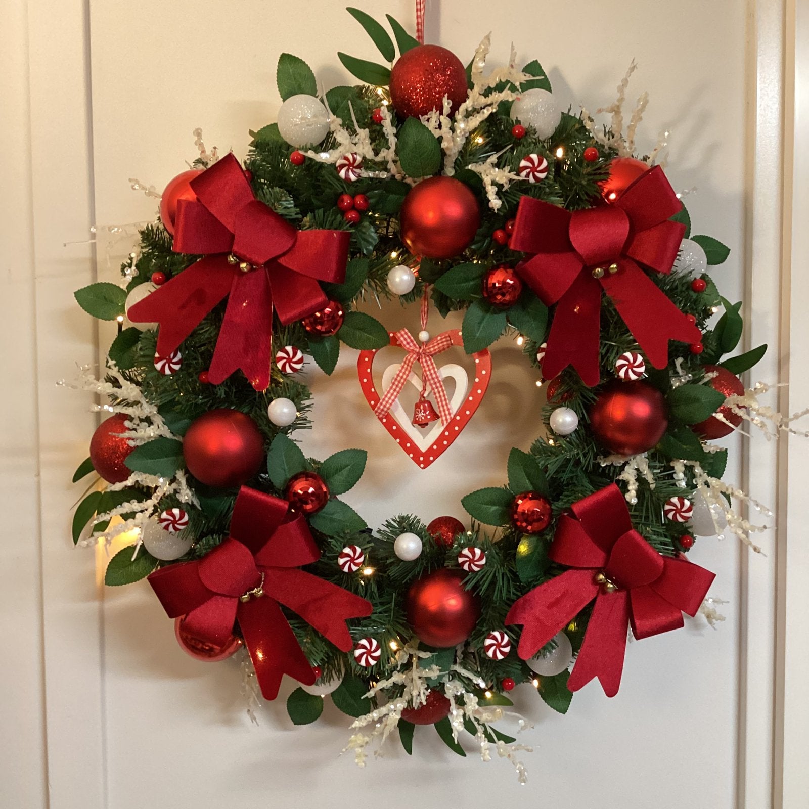 Prachtige grote kerstkrans rood, wit met verlichting 65 cm, Ophalen of Verzenden, Nieuw