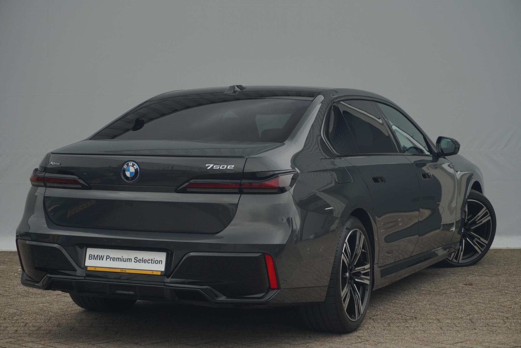 BMW 7 Serie 750e xDrive | M Sportpakket Pro | Panoramadak Sk, Auto's, Metallic lak, Stof, Gebruikt, 489 pk