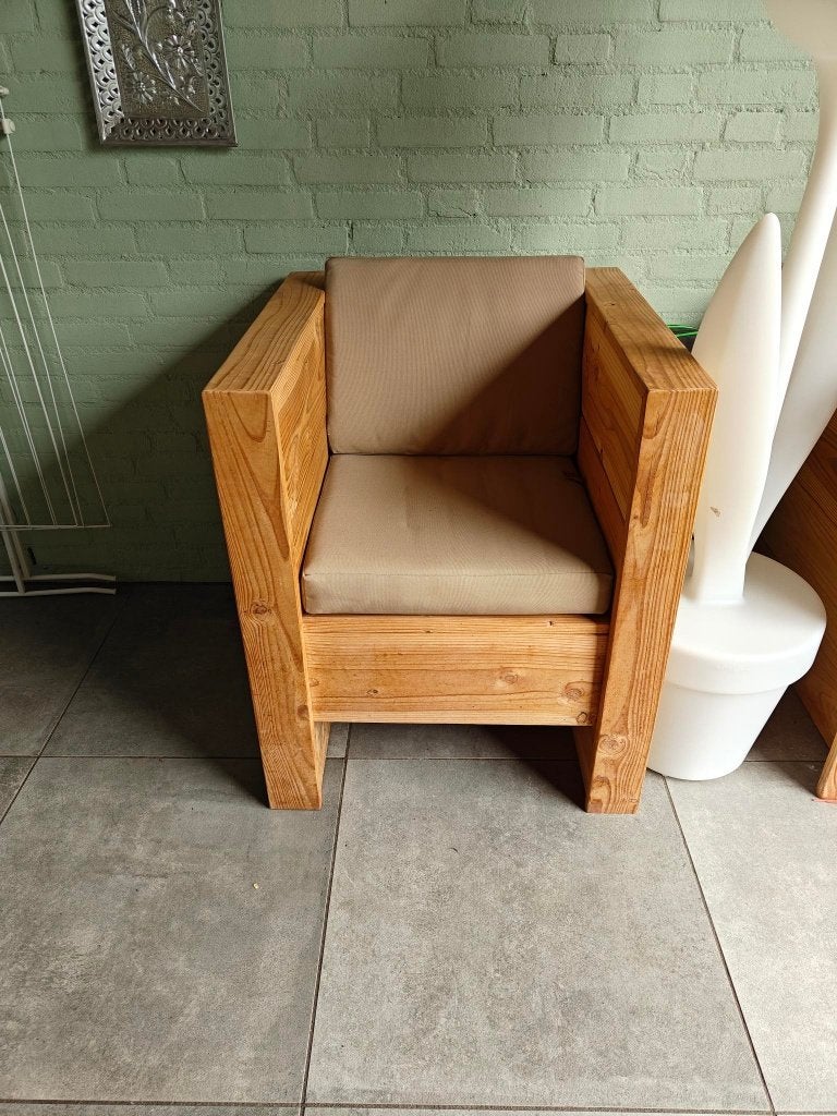 Robuuste tuinstoel, Ophalen, Zo goed als nieuw, Hout