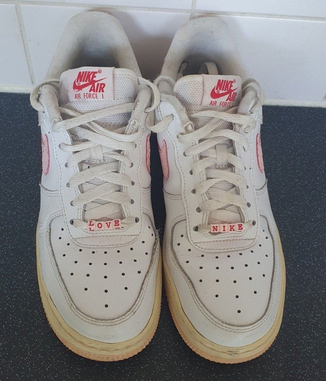 €15 NU OPHALEN Nike Air Force 1 'Love' sneakers - Maat 40, Kleding | Dames, Schoenen, Ophalen, Wit, Nike, Sneakers of Gympen