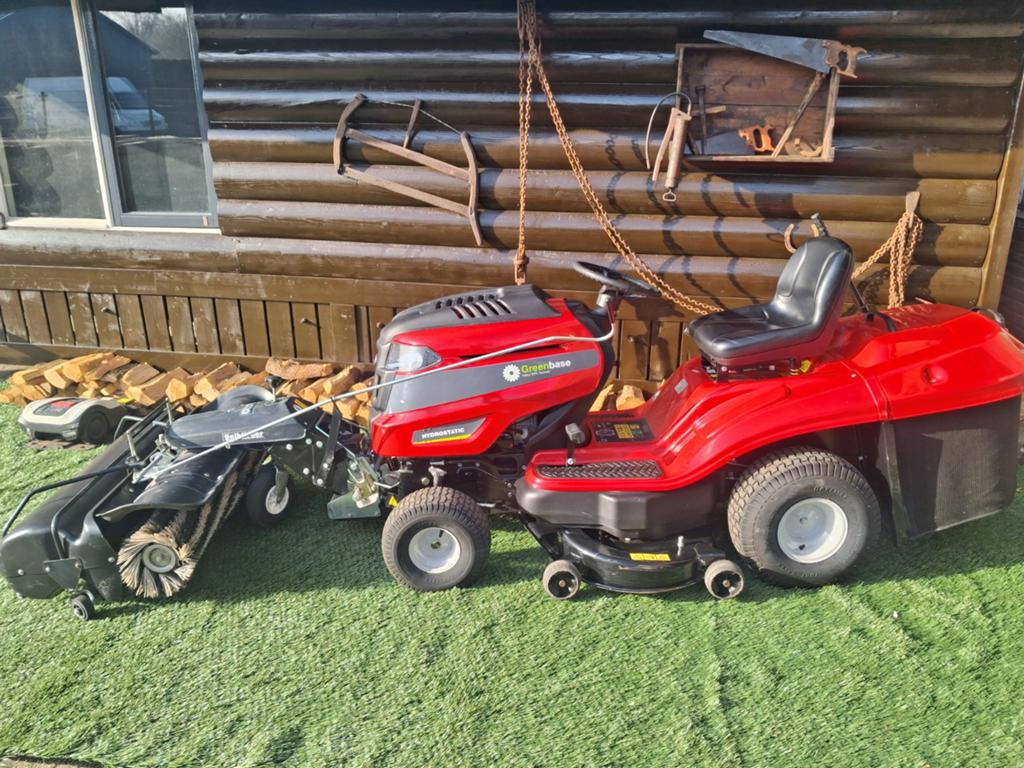 MTD Greenbase V220I zitmaaier met Tielbürger TK520 rolbezem, Tuin en Terras, Zitmaaiers, Gebruikt, 90 tot 120 cm, Elektrische starter
