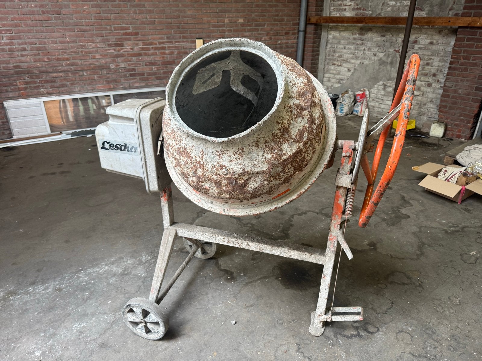 Lescha betonmolen - Gebruikt, Ophalen, Gebruikt