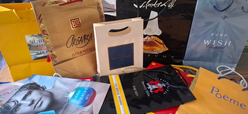 @35 oude karton tasjes van bekende Parfumhuizen@, Ophalen of Verzenden, Gebruikt, Parfumfles