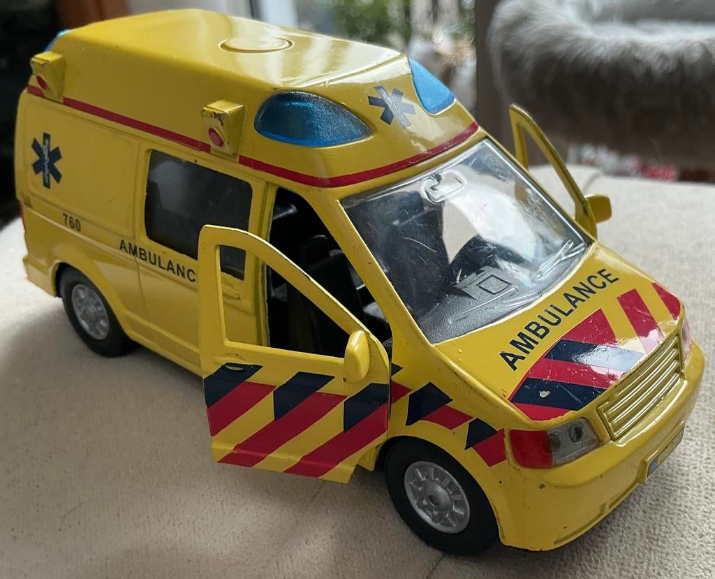 AMBULANCE AUTO BUS MET LICHT EN GELUID 13.5 CM, Ophalen of Verzenden, Zo goed als nieuw, Auto