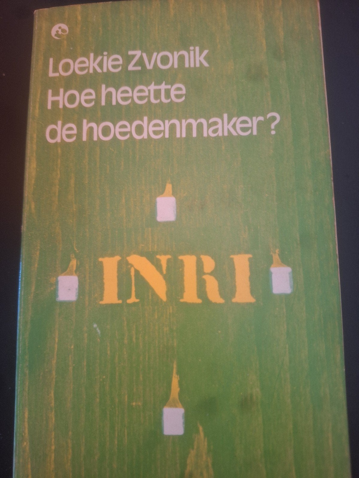 Loekie Zvonik - Hoe heette de hoedenmaker? (Boek), Boeken, Ophalen of Verzenden, Gelezen, Loekie Zvonik, Nederland