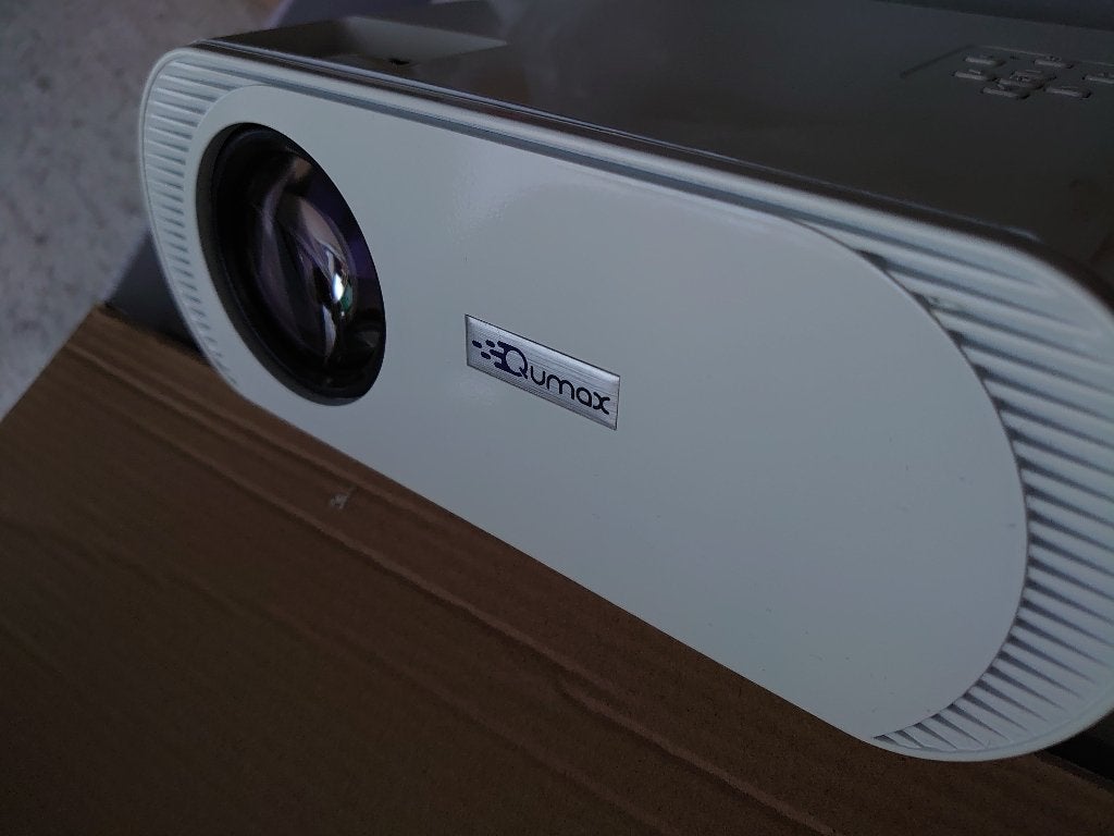 Qumax Beamer Met HDMI Kabel - 2500 Lumen, LED, Qumax, Ophalen of Verzenden, Zo goed als nieuw