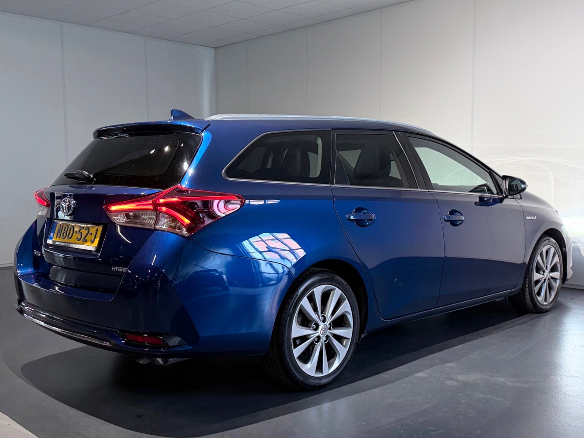 Toyota Auris 1.8 Hybrid Black Edition /Clima/Cruise/PANO/LED, Auto's, 28 km/l, Gebruikt, Euro 6, Blauw